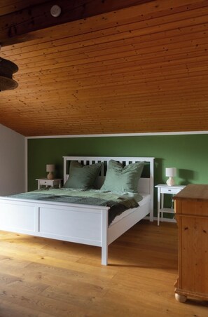5 bedrooms, in-room safe, iron/ironing board, travel cot