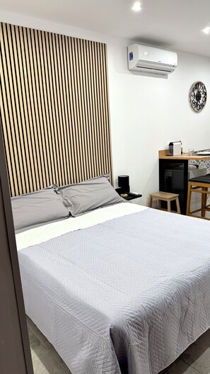 1 bedroom, bed sheets