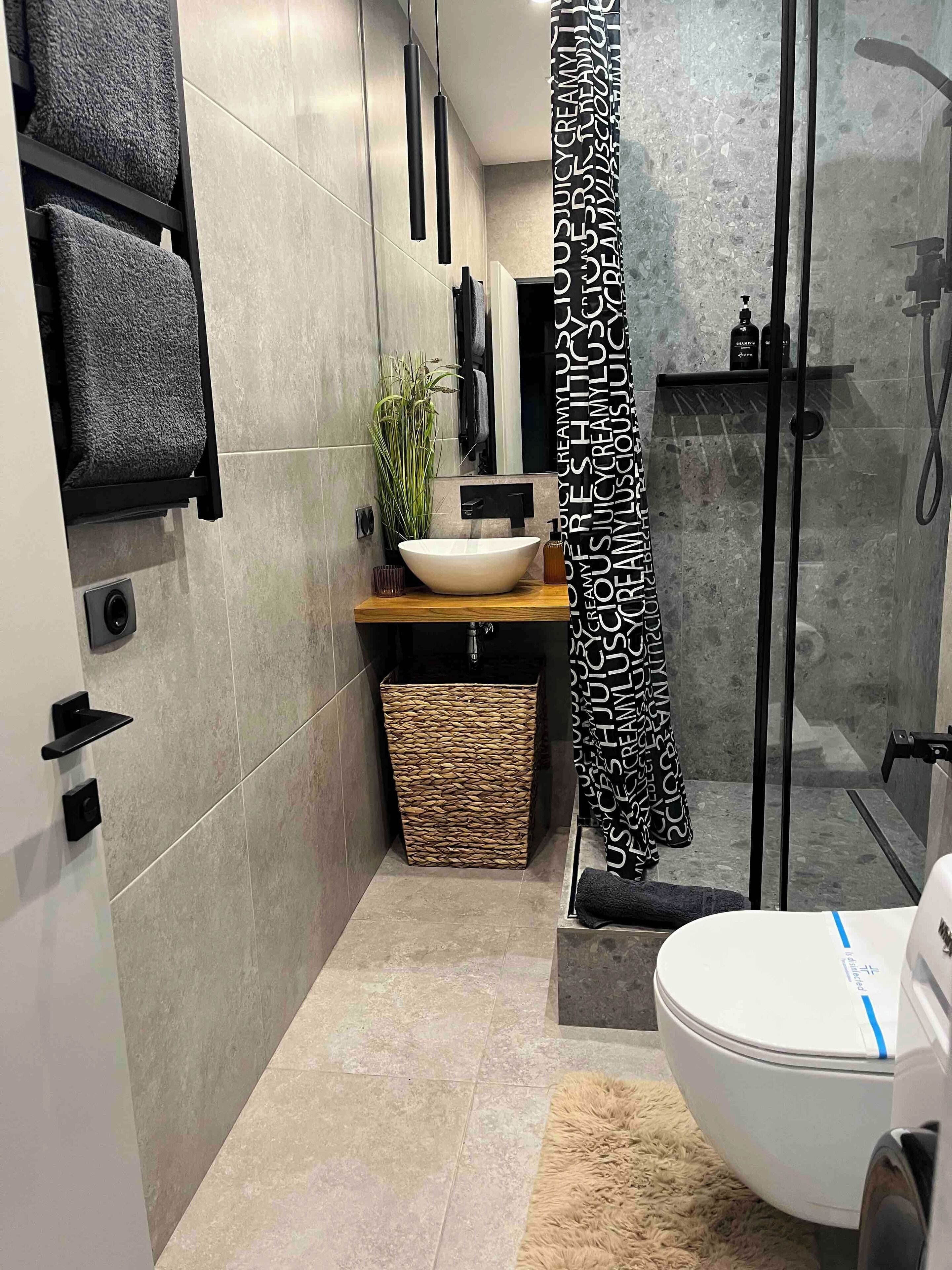 Standard-Studio, Seeblick | Badezimmer | Hausschuhe