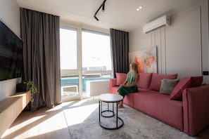 Appartamento Superior, cucina, vista città | Con stile personalizzato, tende oscuranti, insonorizzazione