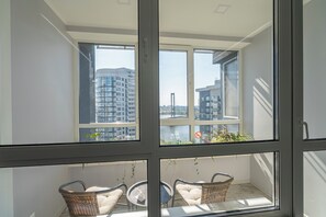 尊荣公寓, 阳台, 河景 | 防过敏的被褥、特色装修、遮光窗帘、隔音