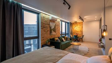 Studio Suite, Kitchen, City View | Hypo-allergenic bedding, individually decorated, blackout drapes