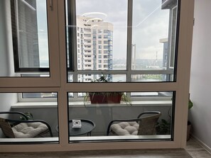 Premium appartement, balkon, uitzicht op rivier | Individueel gedecoreerd, verduisterende gordijnen, geluiddichte muren