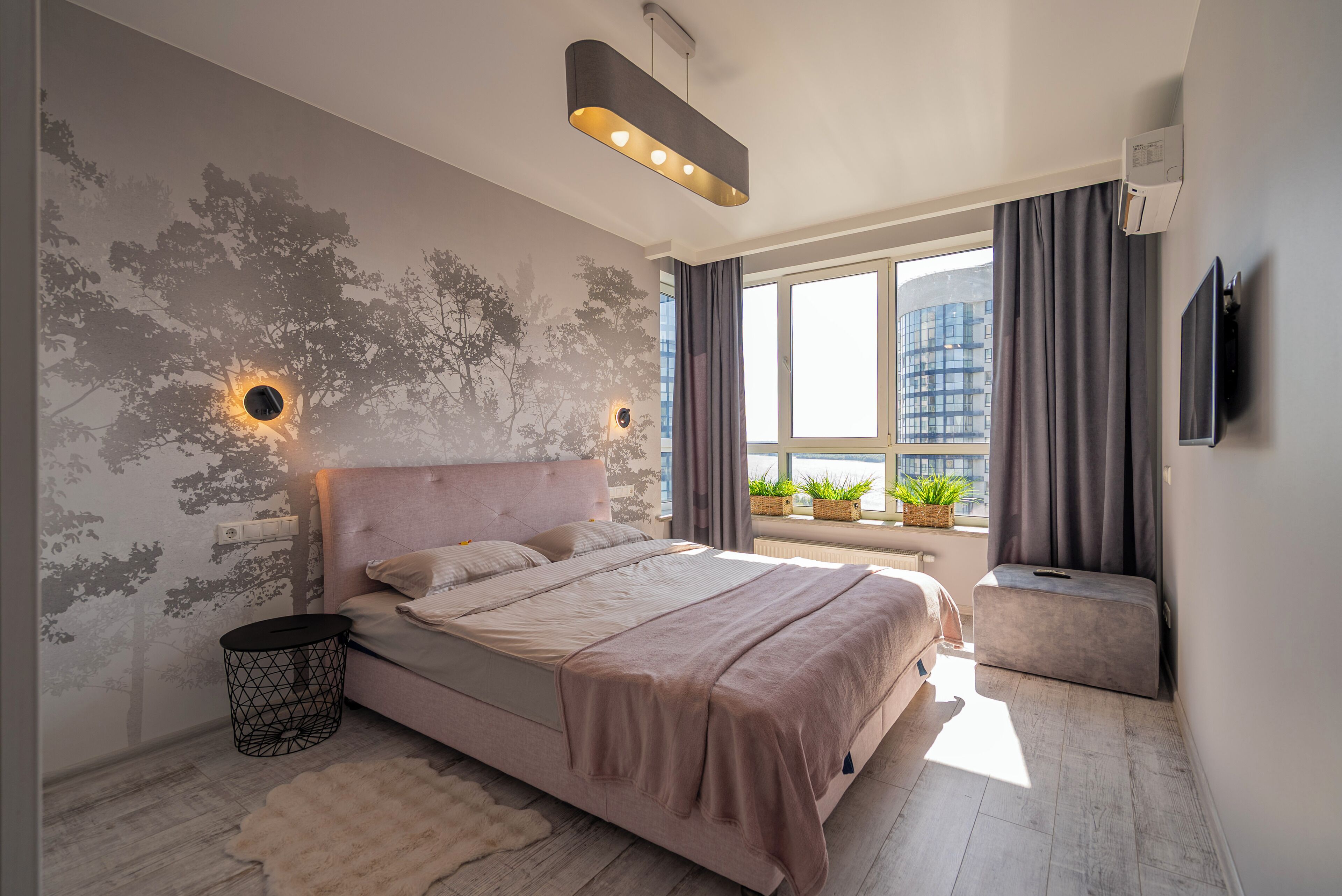 Premium-Apartment, Balkon, Flussblick | Allergikerbettwaren, individuell dekoriert, Verdunkelungsvorhänge