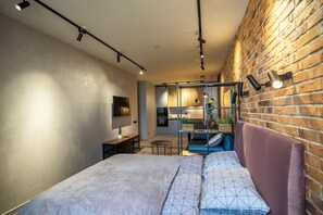 Standard Studio, Lake View | Individually decorated, blackout drapes, soundproofing