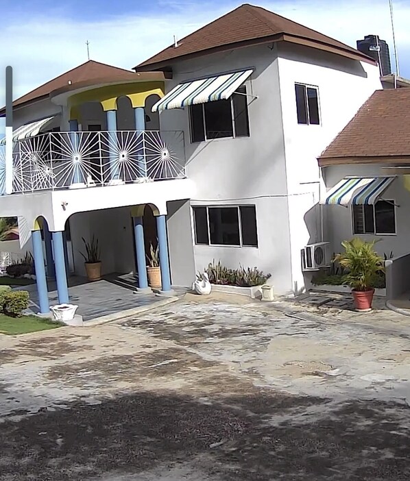 Exterior - Charming country house with AC and WiFi in marvelous Montego Bay (Montego Bay)