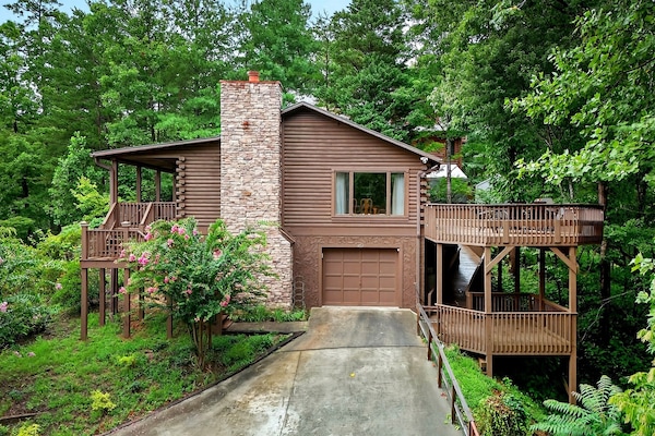 Parking for 4 to 6 vehicles