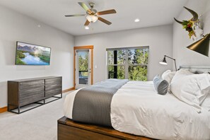 3 bedrooms, iron/ironing board, travel crib, free WiFi