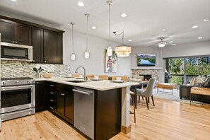 Fridge, microwave, oven, stovetop - Luxury Mountain Chalet 168 I Private Hot Tub I Great Views I Best Price I Discounted Attractions (Fraser)