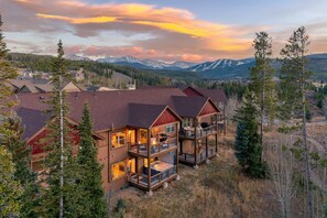 Exterior - Luxury Mountain Chalet 168 I Private Hot Tub I Great Views I Best Price I Discounted Attractions (Fraser)