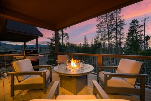 Downtown WP Chalet 168 I Private Hot Tub I Great Views I Bunk Room I Discounted Attractions