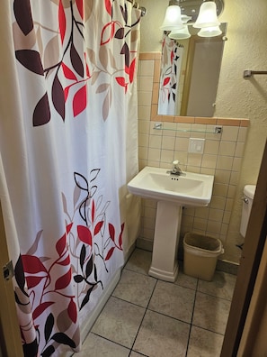 Classic Single Room | Bathroom | Free toiletries, hair dryer, towels, soap