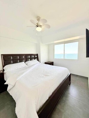 2 bedrooms, iron/ironing board, WiFi, bed sheets - Lecheria Oceanfront Escape | Pool, View & Relax (Lechería)