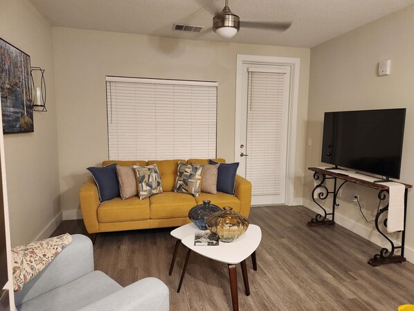 Smart TV, books - Charming apartment with AC and fitness room in enchanting Orlando (Orlando)