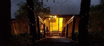 Beautiful guesthouse in secluded valley. Kids and pet friendly.