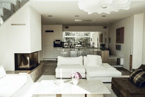 Smart TV, fireplace, books, music library - Luxe Design Dreamscape (Lidingö)