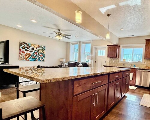 Your Winter Getaway: Lomond View Retreat!