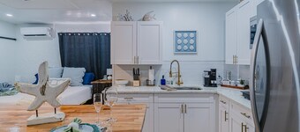 Charming studio in tranquil Naples with AC.