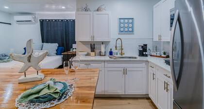 Charming studio in tranquil Naples with AC.