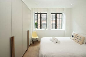 1 habitación, escritorio, tabla de planchar con plancha y wifi