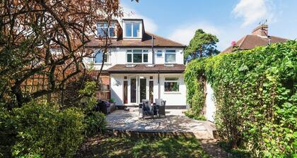 Stoneleigh Haven: 3BD Home with Garden and Comfort