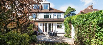 Stoneleigh Haven: 3BD Home with Garden and Comfort