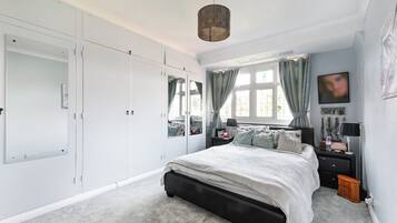 3 bedrooms, iron/ironing board, WiFi, bed sheets