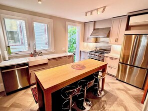 Microwave, oven, stovetop, dishwasher - Beautiful 8-bedroom family home in Heart of Chautauqua Institution (Jamestown)