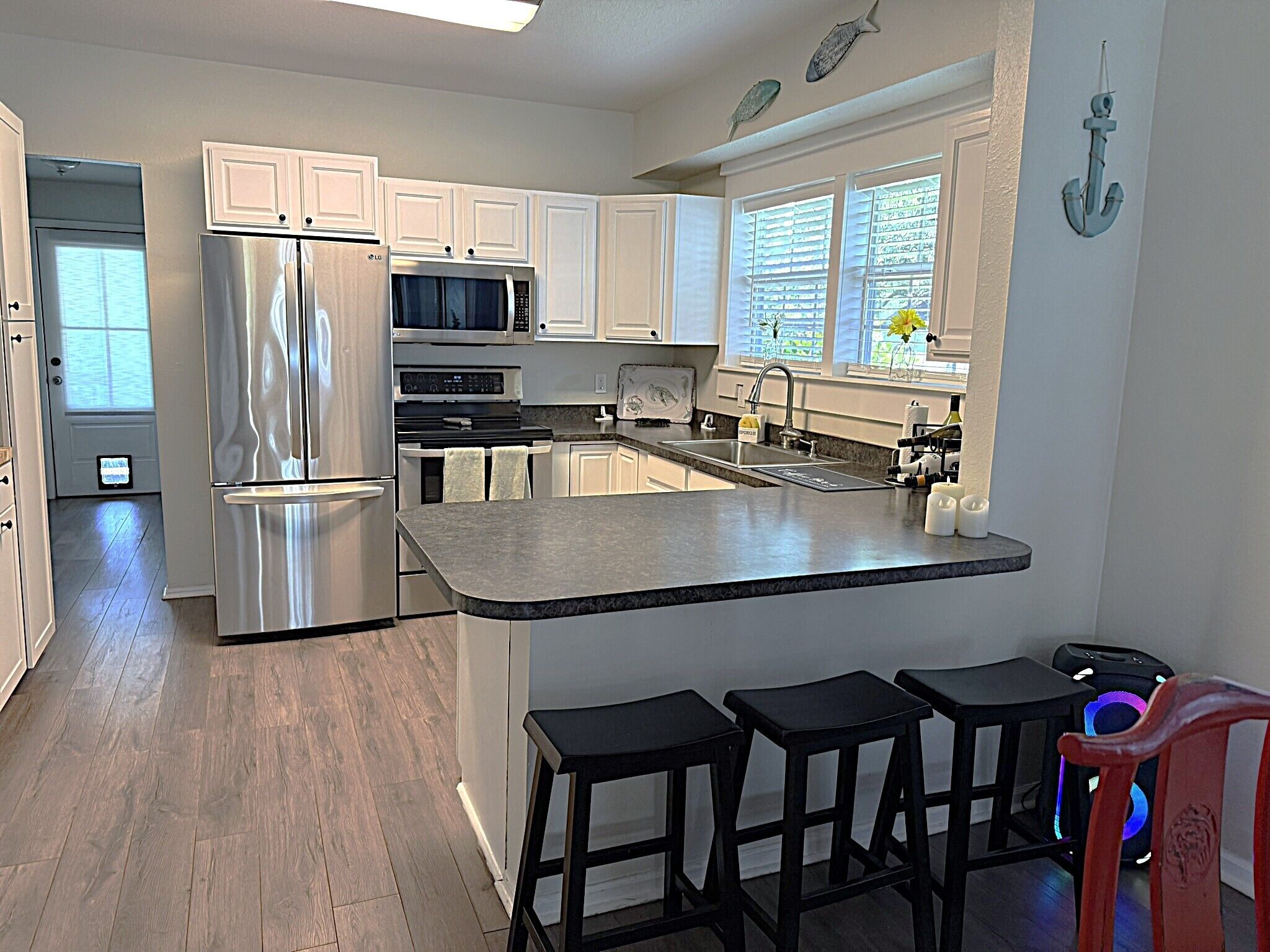 Mikroaaltouuni, uuni, liesi, astianpesukone