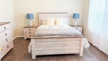 3 bedrooms, iron/ironing board, WiFi, bed sheets