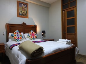 Blackout curtains, free WiFi