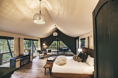 The Perch - Glamping tent with 1 King bed for 2 adults. En suite bathroom, Screened in porch.