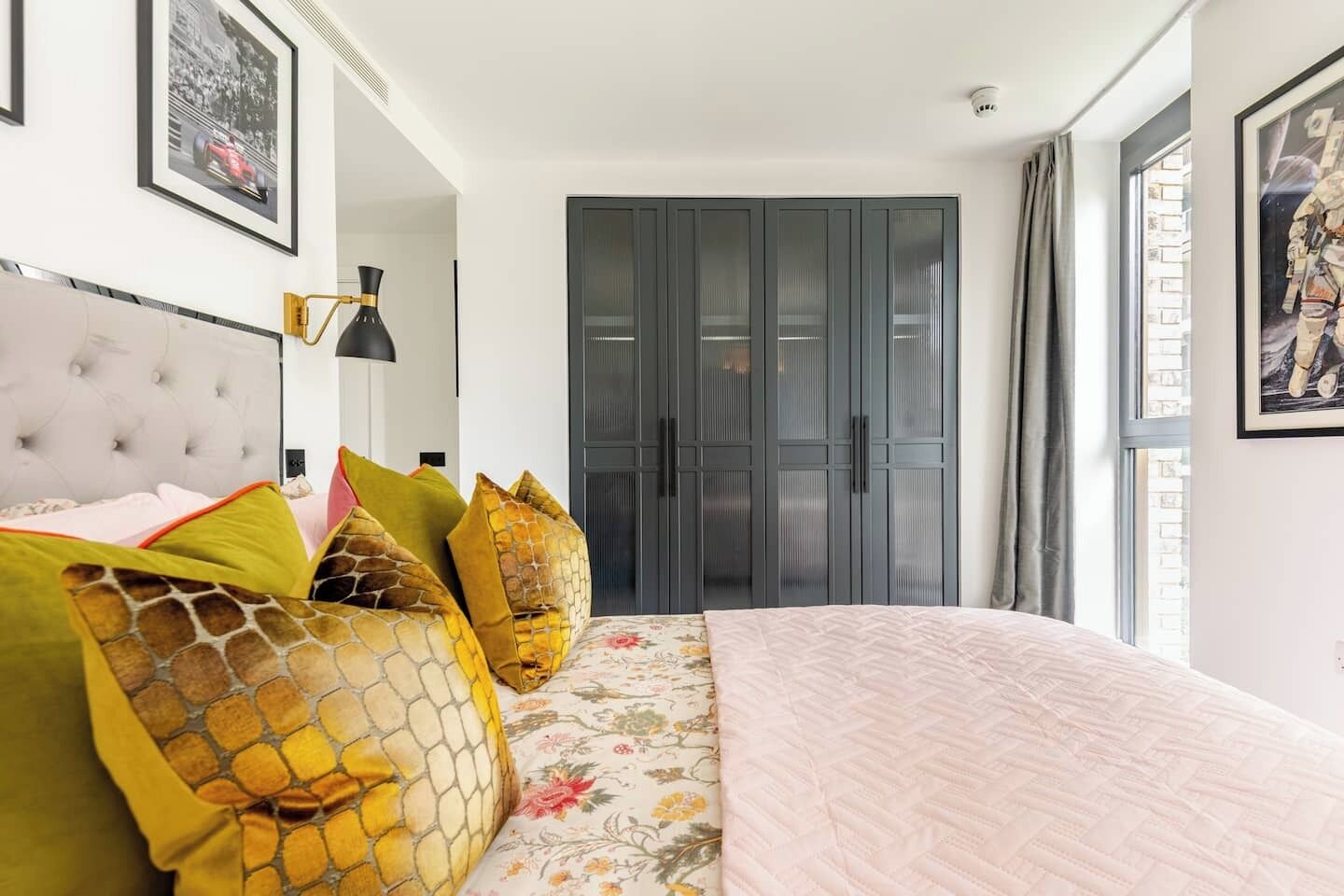 2 bedrooms, iron/ironing board, internet, bed sheets