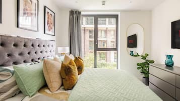 2 bedrooms, iron/ironing board, internet, bed sheets