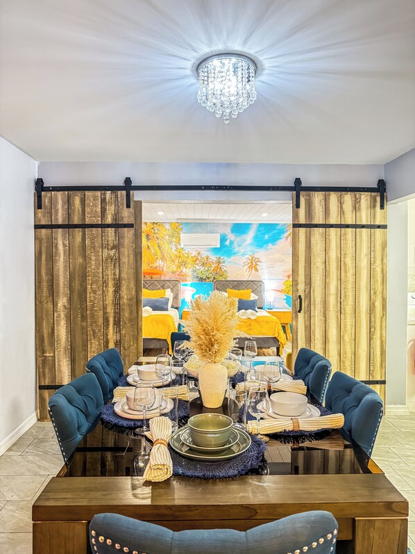 Dining - Heated Pool Retreat – 5 Min to Beach! (Oakland Park)