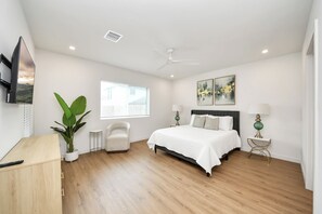 4 habitaciones, tabla de planchar con plancha, wifi y ropa de cama