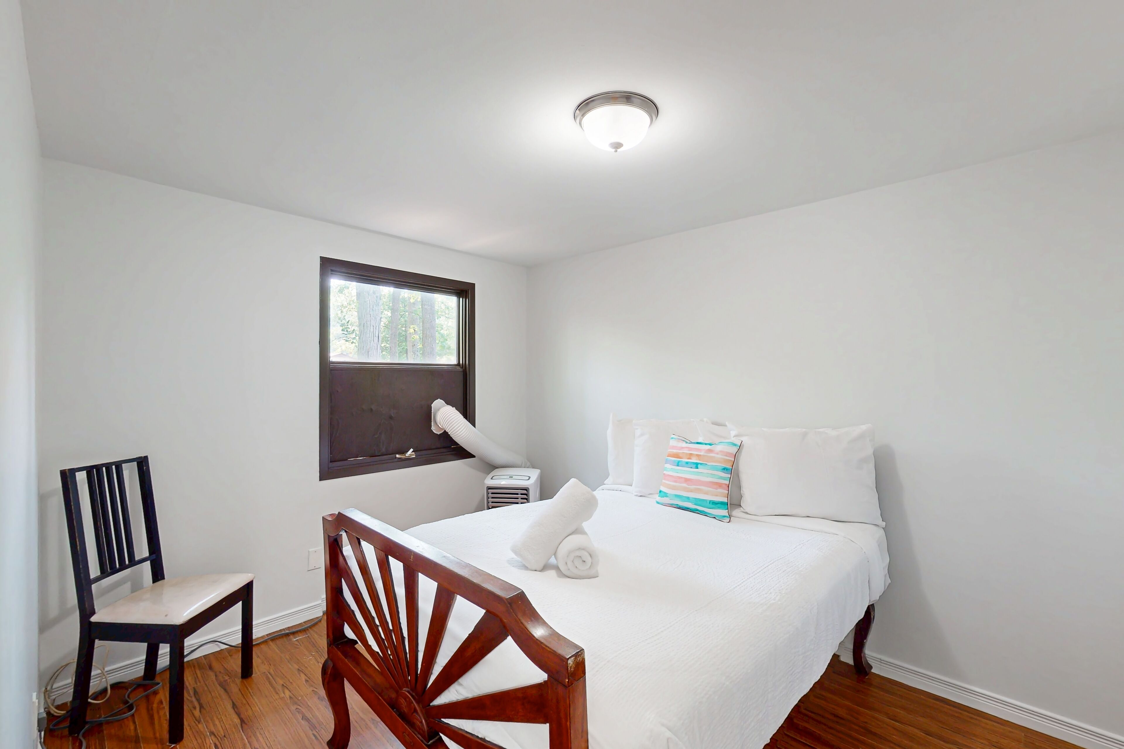 3 quartos, acesso à internet, roupa de cama