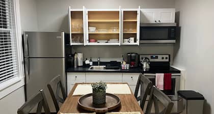 Apartment 2B Premium 1-bedroom and 1- Living Room in FAN Area Richmond