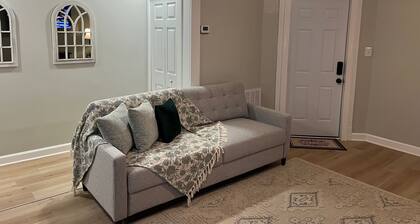 Apartment 2B Premium 1-bedroom and 1- Living Room in FAN Area Richmond