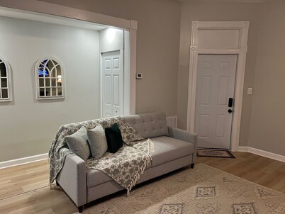 Apartment 2B Premium 1-bedroom and 1- Living Room  in FAN Area Richmond