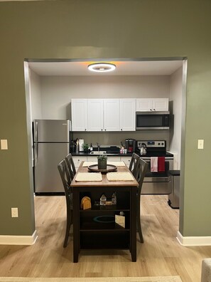 Mikrowelle, Ofen, Küchenrolle