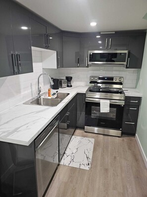 Private kitchen - Brighton B-Suite (Saskatoon)