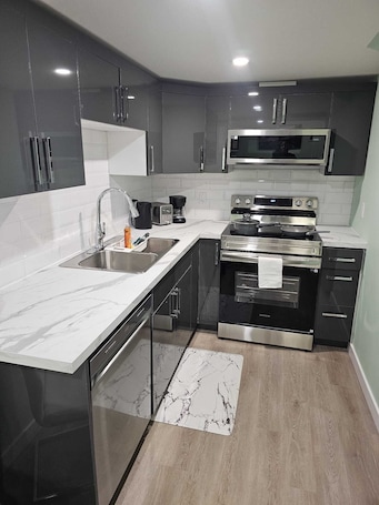 Private kitchen. Brighton B-Suite