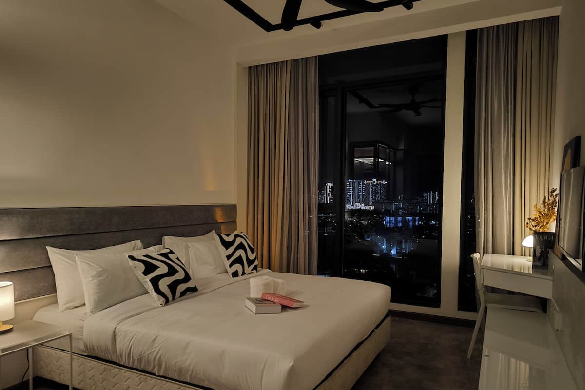 Deluxe Studio, City View | Soundproofing, iron/ironing board, free WiFi