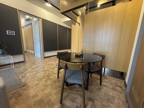 Appartamento Premium, vista città | Insonorizzazione, ferro/asse da stiro, Wi-Fi gratuito