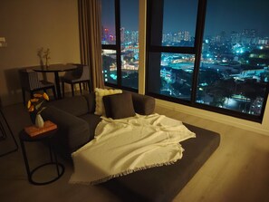 Sistema de insonorización, tabla de planchar con plancha y wifi gratis 