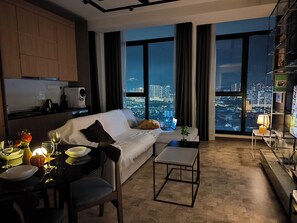 Suite – signature, byutsikt | Lydisolert, strykejern/-brett og wi-fi (inkludert)