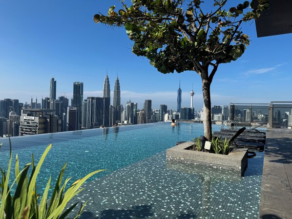 2 innendørsbassenger