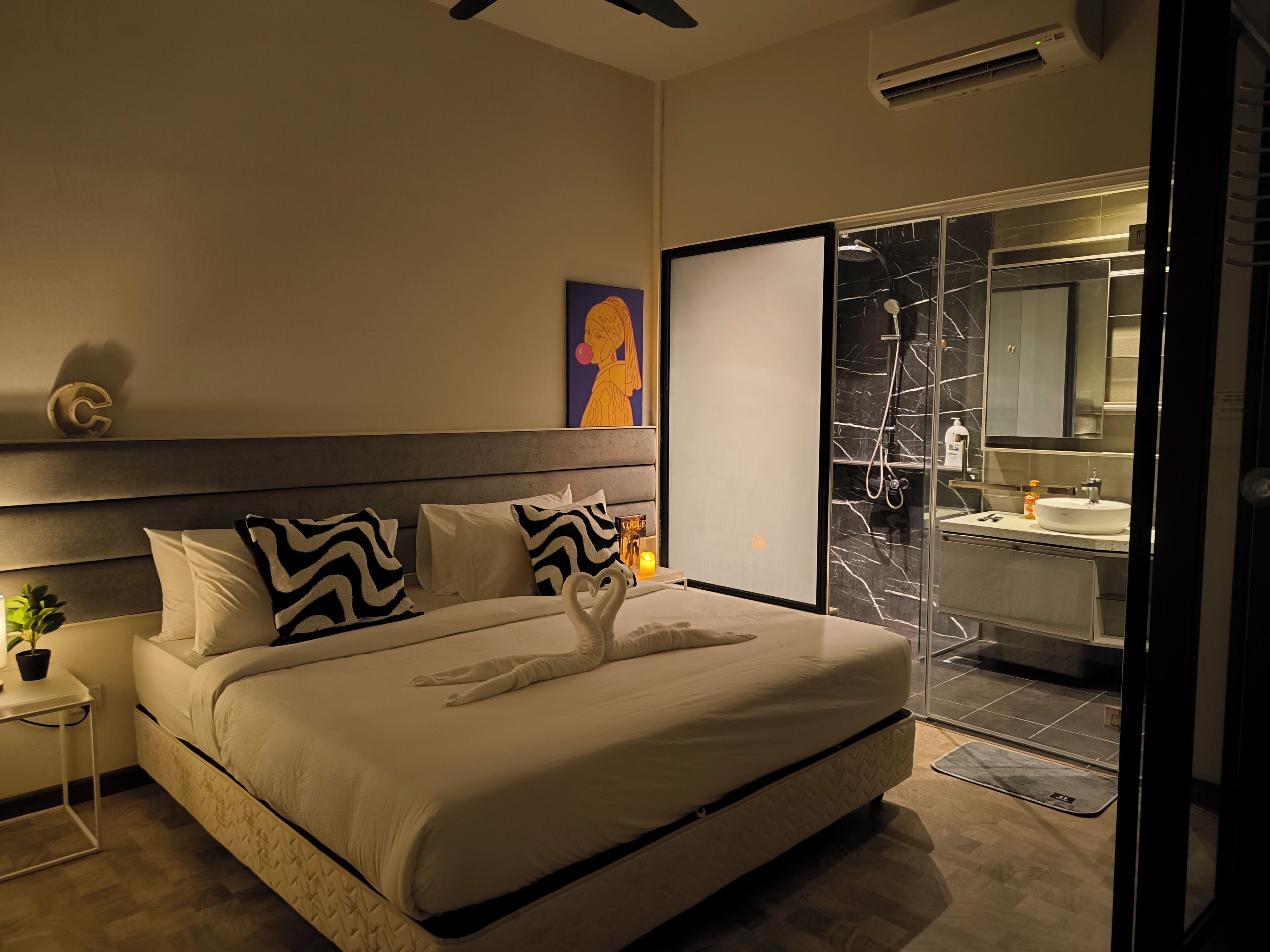 Suite – deluxe, byutsikt | Lydisolert, strykejern/-brett og wi-fi (inkludert)