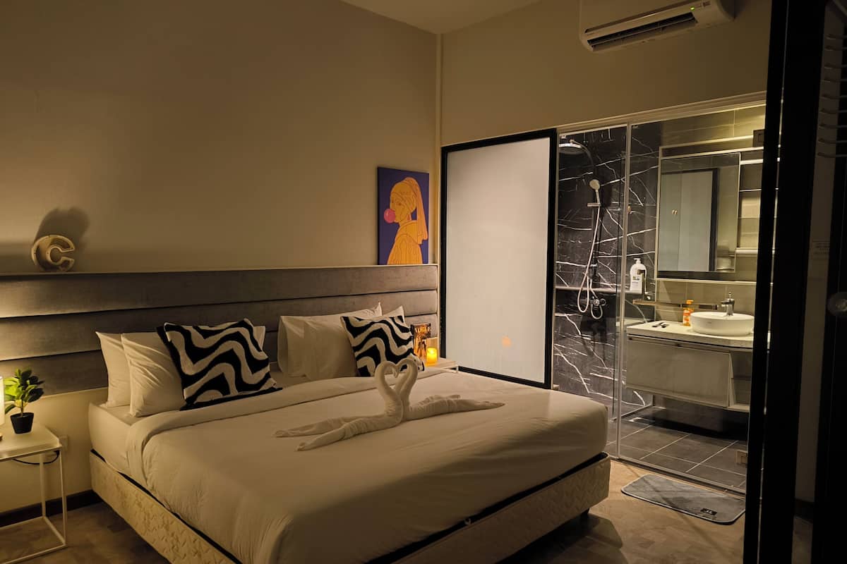 Deluxe Room, City View | Soundproofing, iron/ironing board, free WiFi